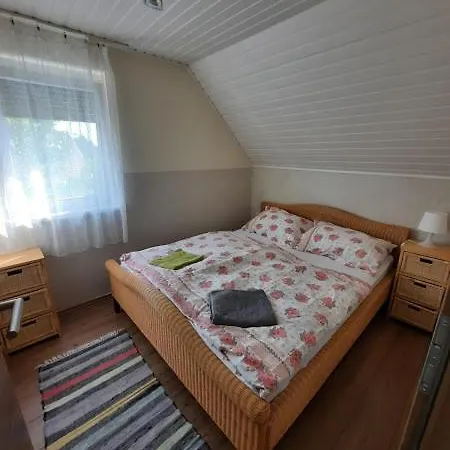 Kenese Gyöngye Apartmanház *