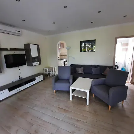 Kenese Gyöngye Apartmanház Balatonkenese