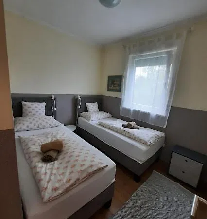 Kenese Gyöngye Apartmanház * Balatonkenese