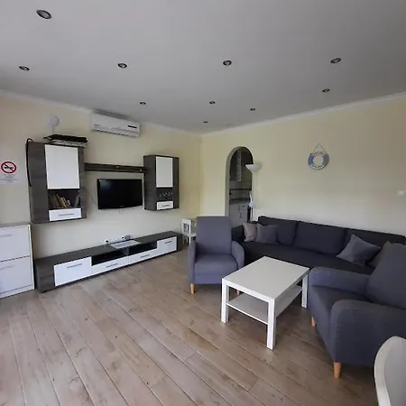 Kenese Gyöngye Apartmanház *