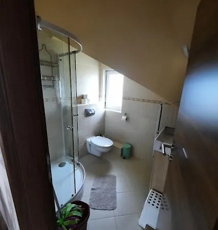 Kenese Gyongye Apartmanhaz