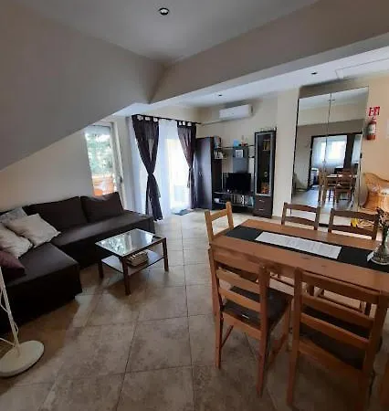 Apartment Kenese Gyongye Apartmanhaz Balatonkenese