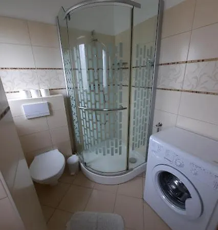 Kenese Gyöngye Apartmanház *
