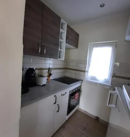 Kenese Gyöngye Apartmanház *