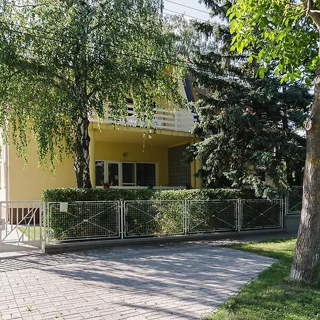 Appartamento Kenese Gyöngye Apartmanház *