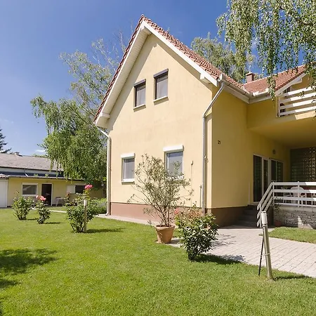 Kenese Gyöngye Apartmanház